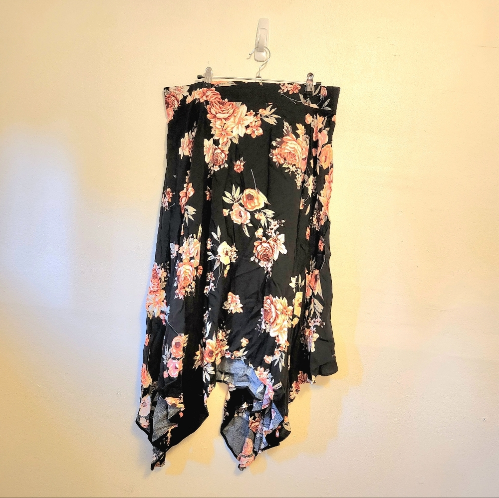 Torrid SZ 2 18/20 Black Midi Swing Skirt with Roses